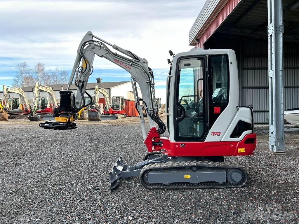 Takeuchi TB225 Mini kotrók < 7t