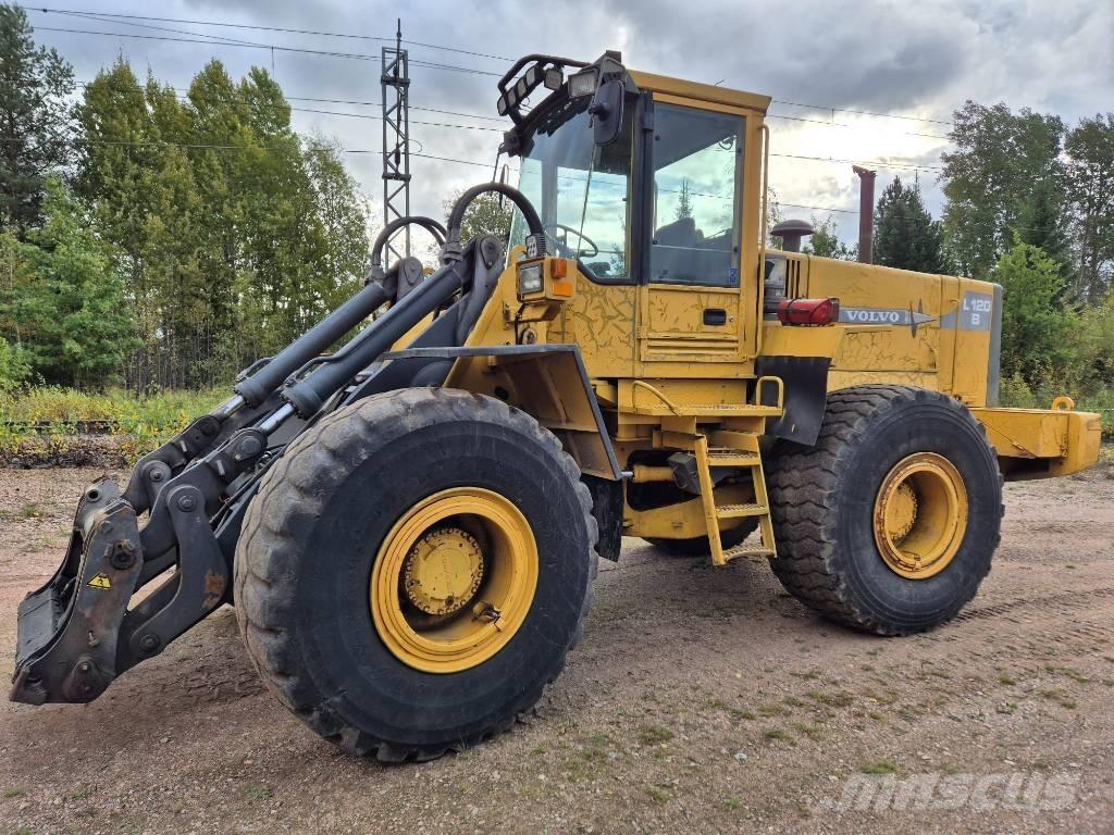 Volvo L 120 B Gumikerekes homlokrakodók