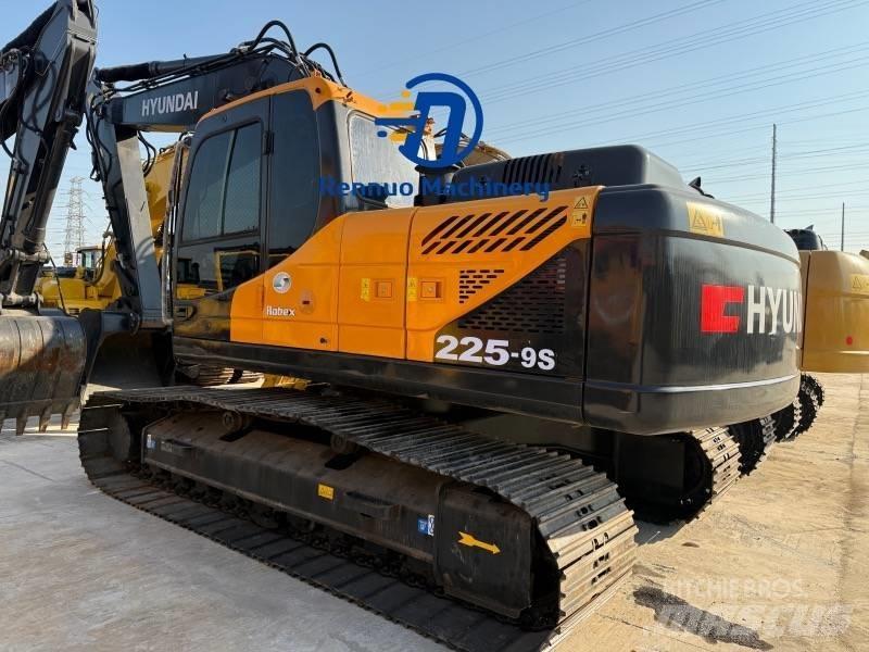 Hyundai 225-9S Lánctalpas kotrók