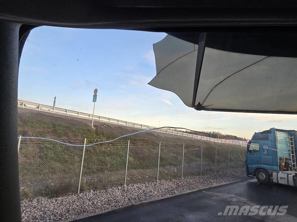 Volvo FM 330 Dobozos teherautók