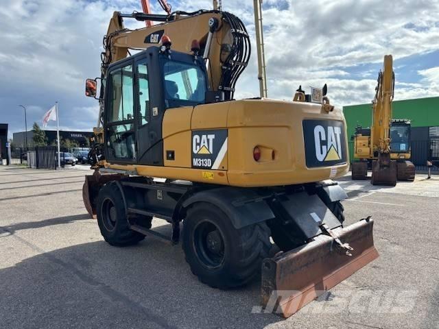 CAT M 313 D Gumikerekes kotrók