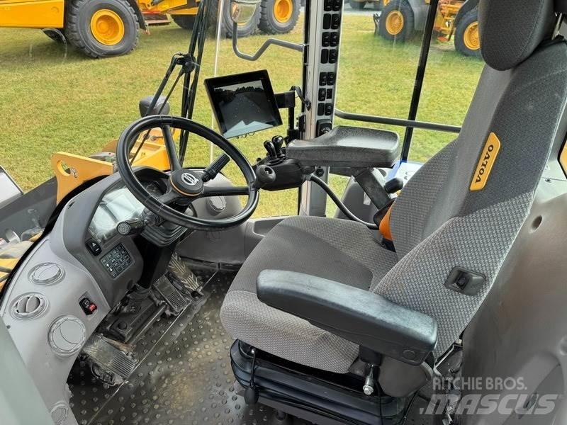 Volvo L 120 H Gumikerekes homlokrakodók