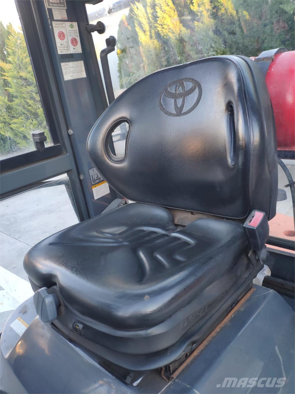 Toyota 7FGF25 Gázüzemű targoncák