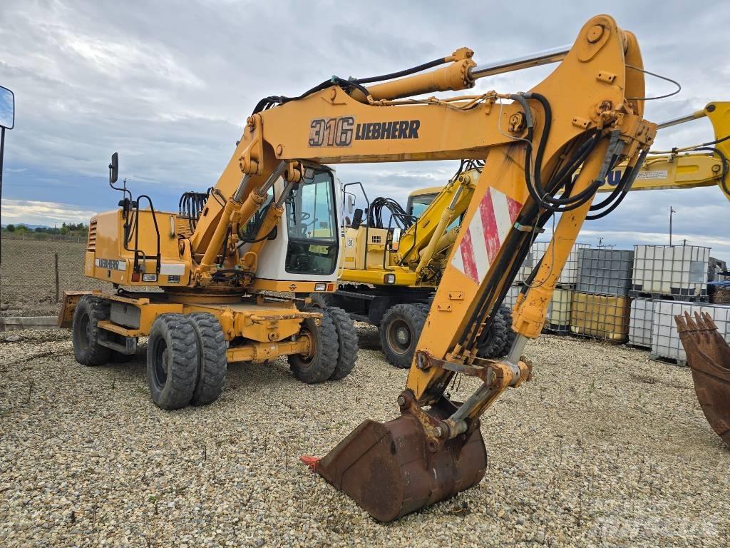Liebherr A 316 Gumikerekes kotrók