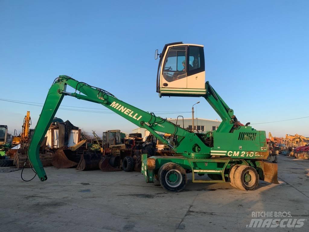 Minelli CM210 Gumikerekes kotrók