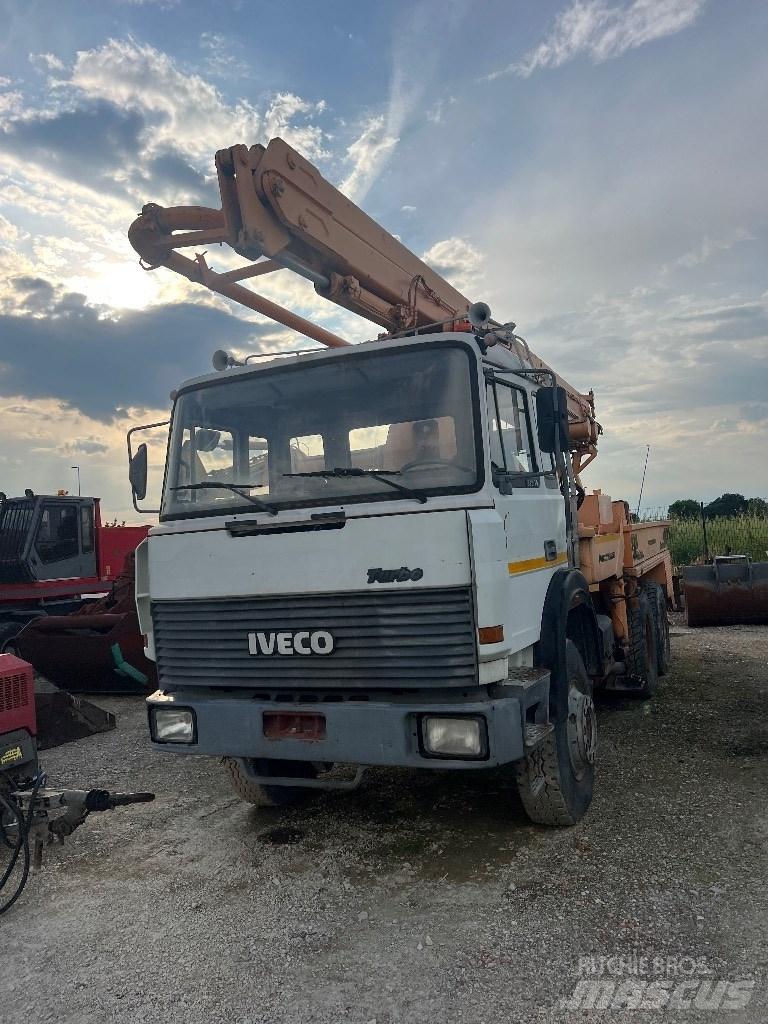 Iveco 330-36 H Billenő teherautók