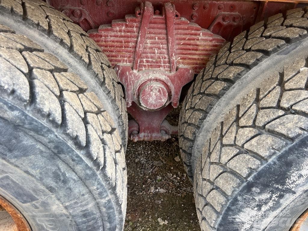 Iveco 330-36 H Billenő teherautók