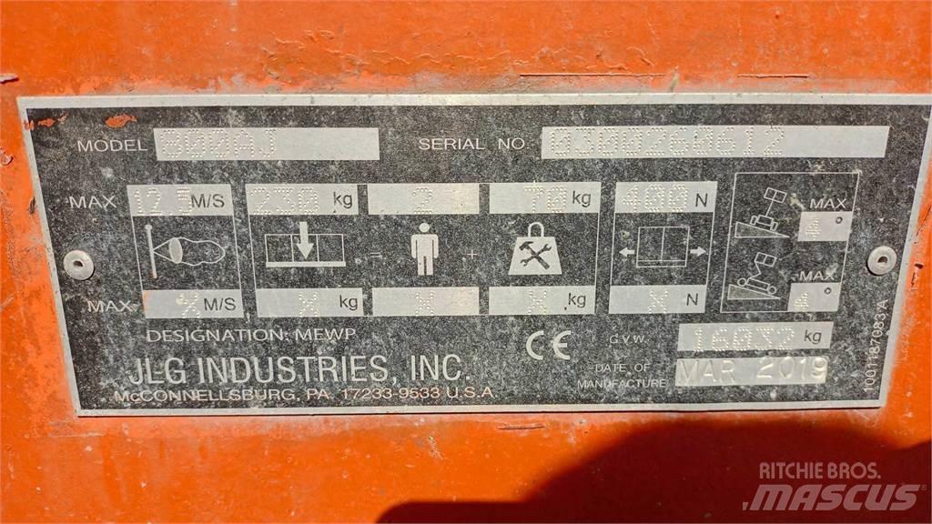 JLG 800AJ Karos emelők
