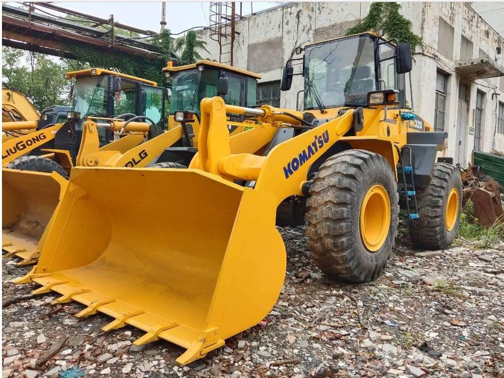 Komatsu WA 320-5 Gumikerekes homlokrakodók