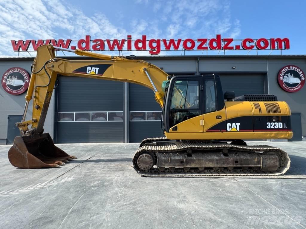 CAT 323 D L Lánctalpas kotrók