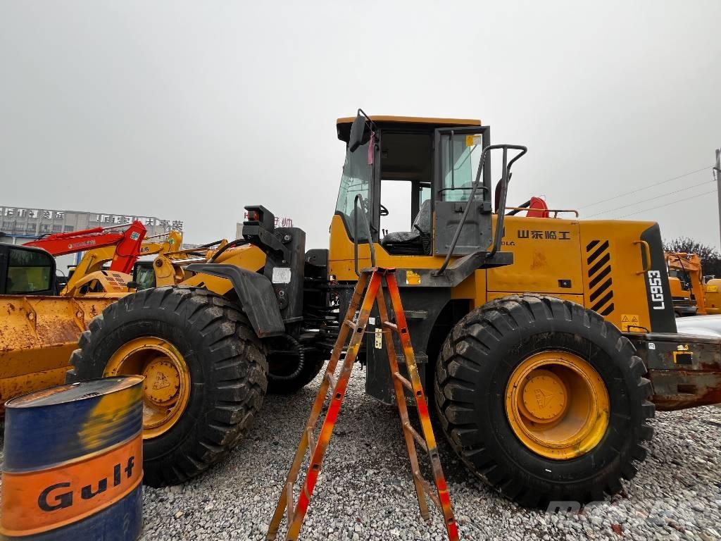 SDLG LG 953 Gumikerekes homlokrakodók