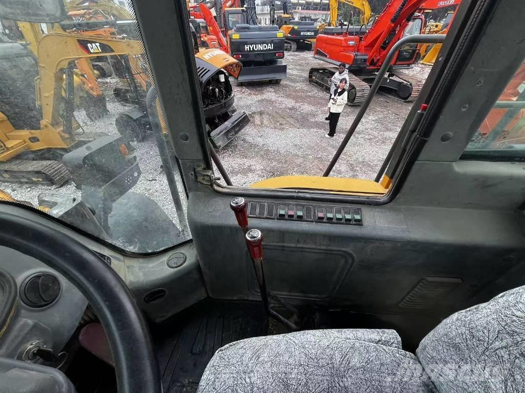 SDLG LG 953 Gumikerekes homlokrakodók