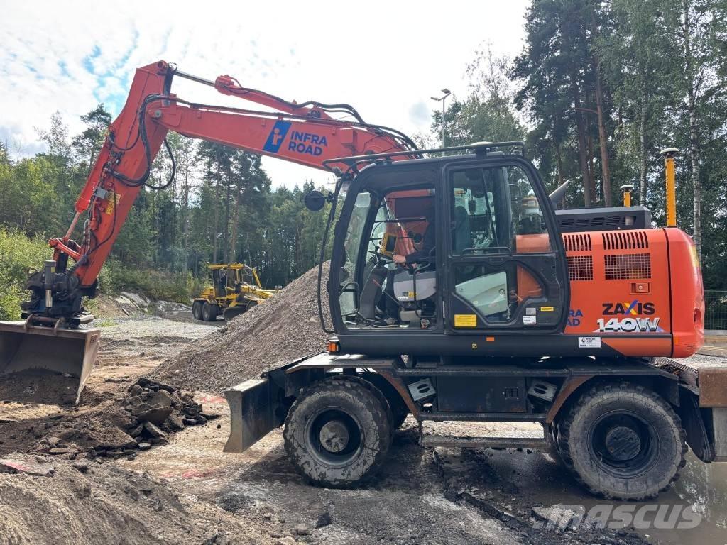 Hitachi ZX 140 W-6 Gumikerekes kotrók
