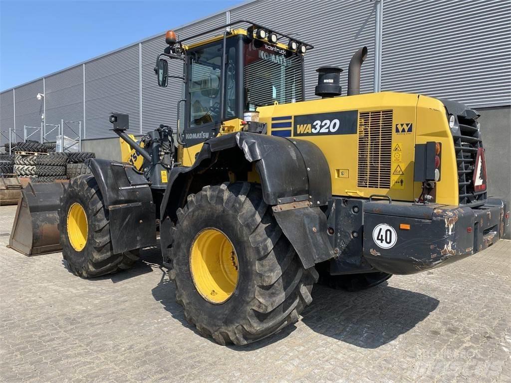 Komatsu WA320-7 Gumikerekes homlokrakodók