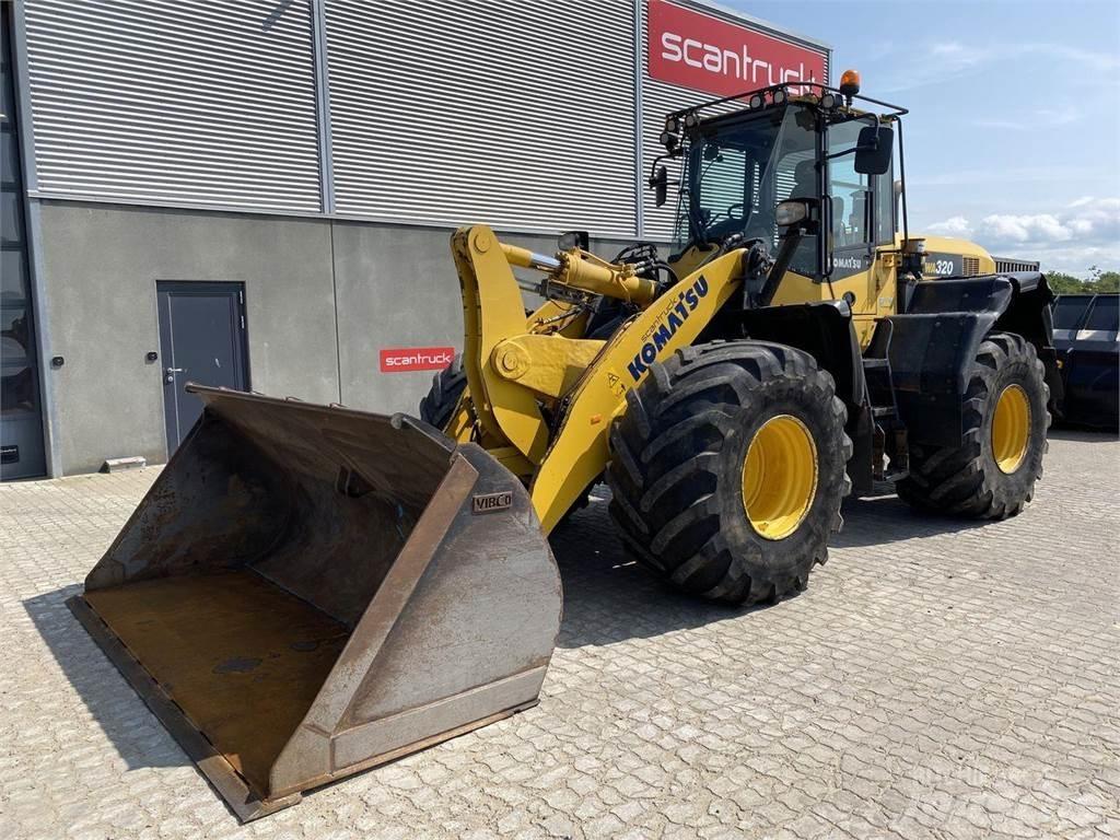 Komatsu WA320-7 Gumikerekes homlokrakodók