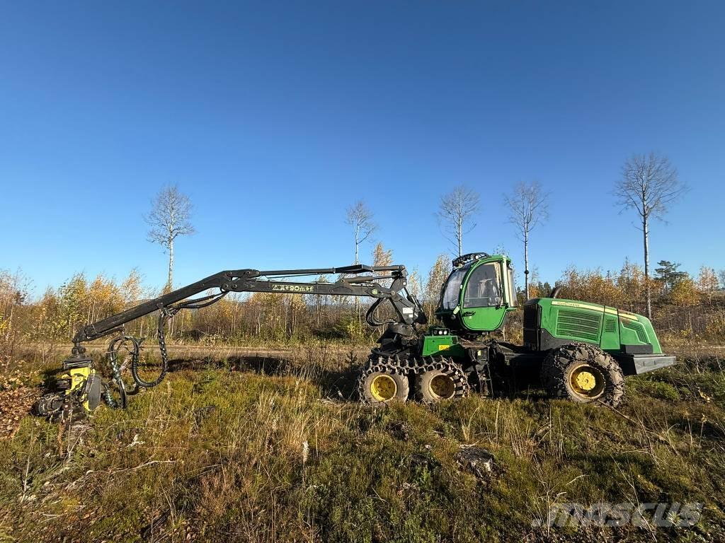 John Deere 1070 E Betakarítók