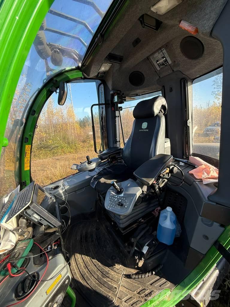 John Deere 1070 E Betakarítók