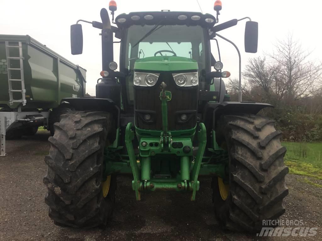 John Deere 6215 R Traktorok