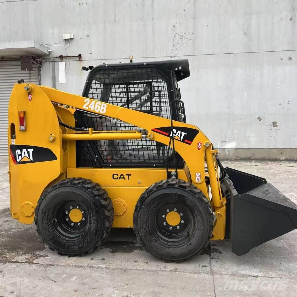 CAT 246 B Mini homlokrakodók