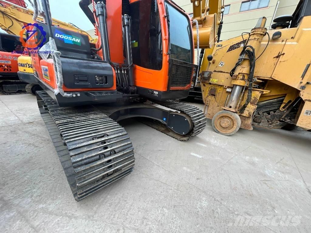 Doosan DX 150 Közepes (midi) kotrók 7 t - 12 t