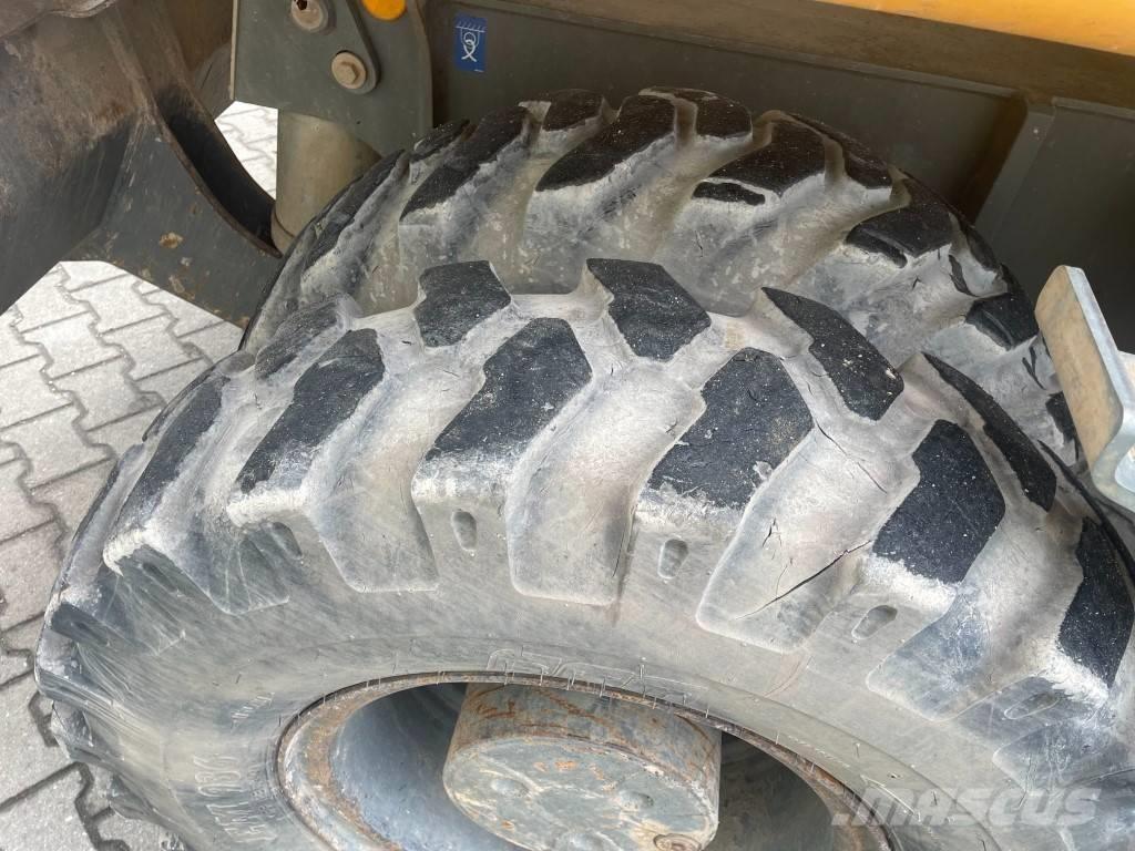 Liebherr A 918 Gumikerekes kotrók