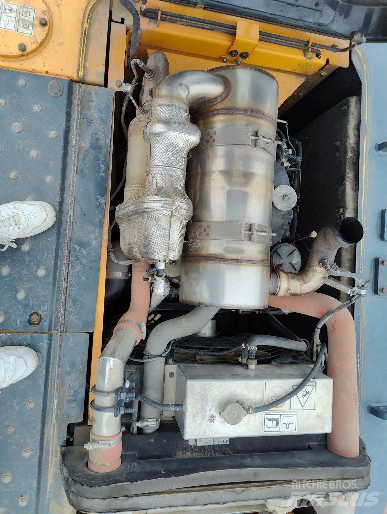 Hyundai HX160 L Lánctalpas kotrók