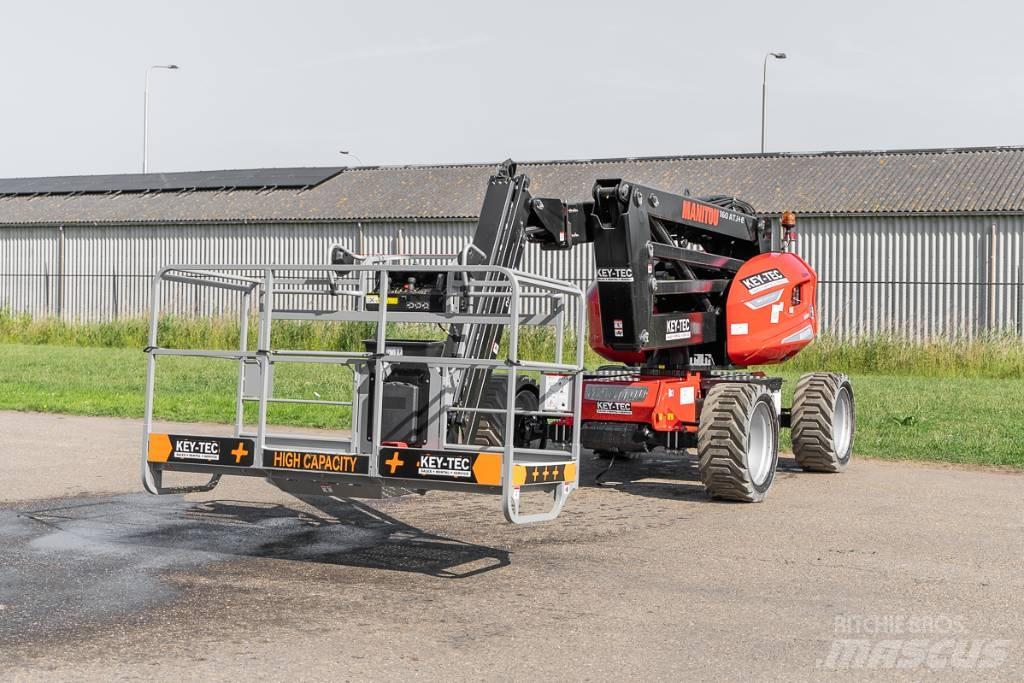 Manitou 160 ATJ+ e Karos emelők