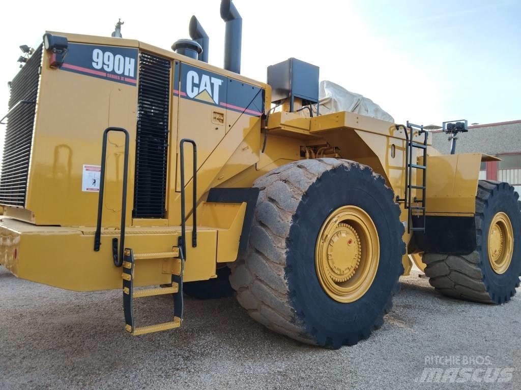 CAT 990 H Gumikerekes homlokrakodók