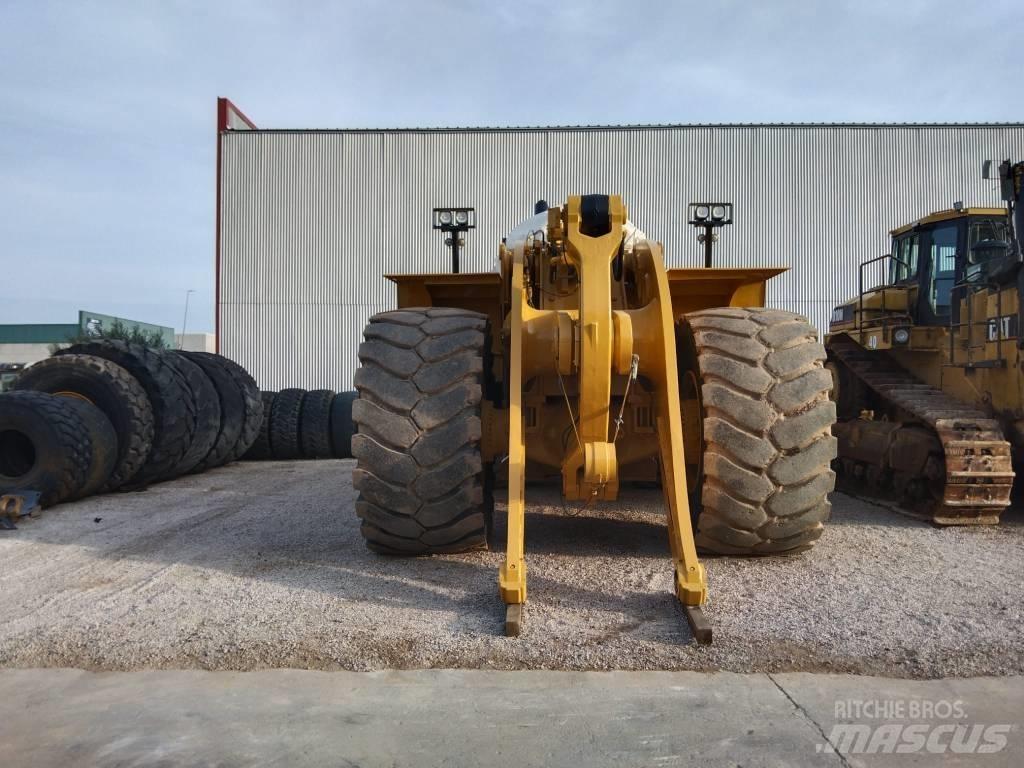 CAT 990 H Gumikerekes homlokrakodók