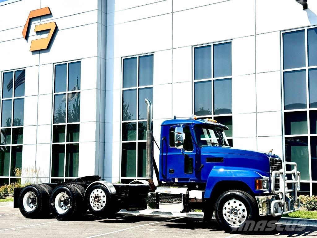 Mack Pinnacle Nyergesvontatók