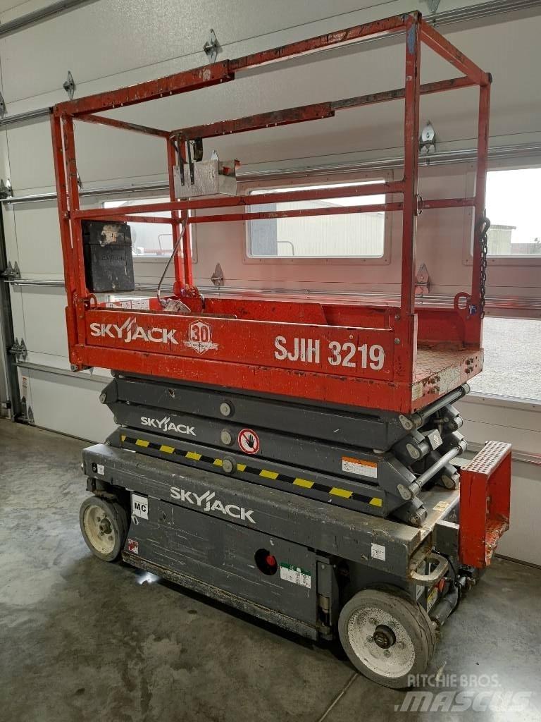 SkyJack SJ III 3219 Ollós emelők