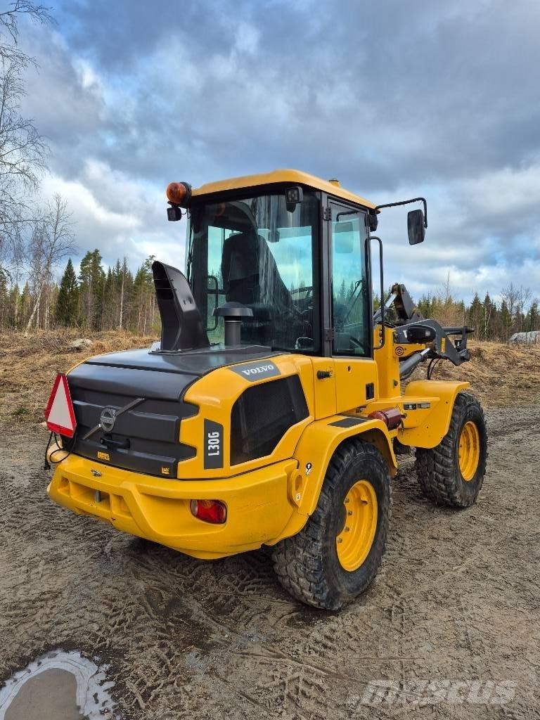 Volvo L 30 G Gumikerekes homlokrakodók