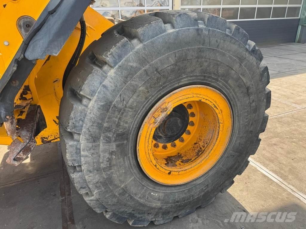 JCB 457 Gumikerekes homlokrakodók