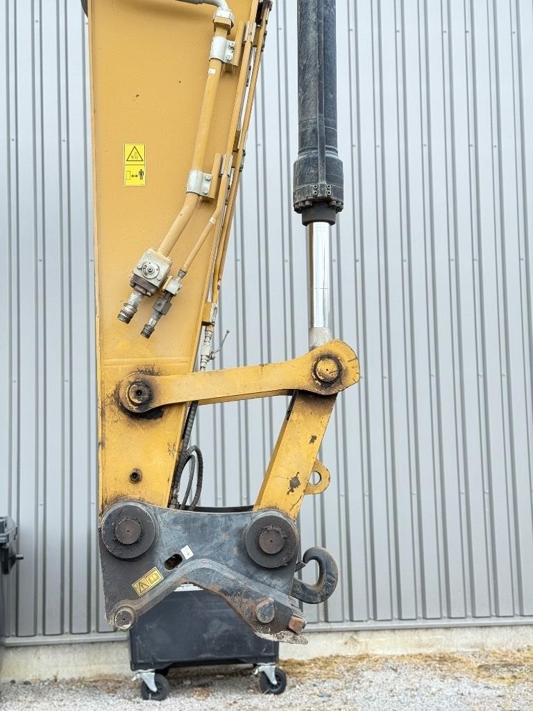 CAT 326 F L Lánctalpas kotrók