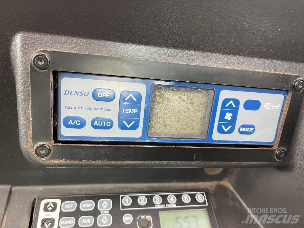 Takeuchi TB 295W Gumikerekes kotrók