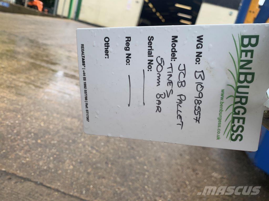  ATTACHMENTS Teleszkópos mezőgazdasági rakodók