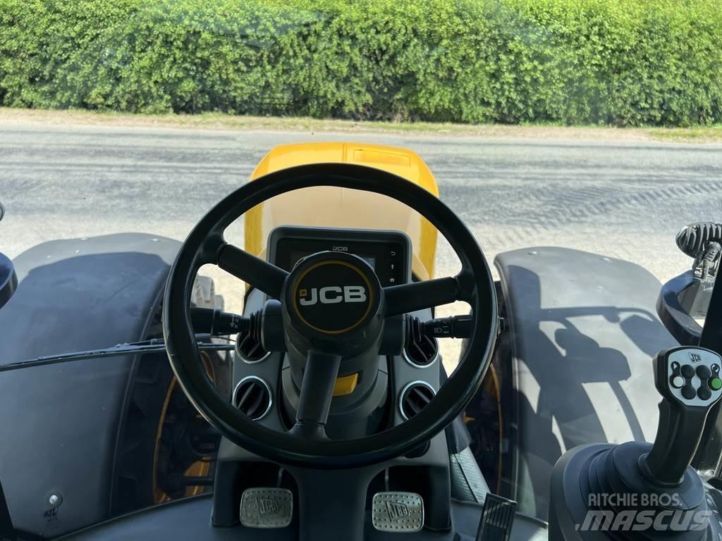 JCB 4220 FASTRAC Traktorok