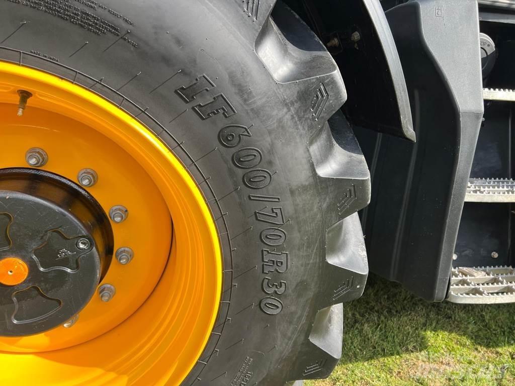 JCB 4220 FASTRAC Traktorok