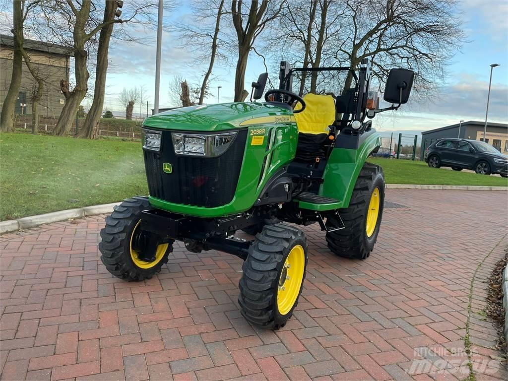 John Deere 2038R Kompakt traktorok