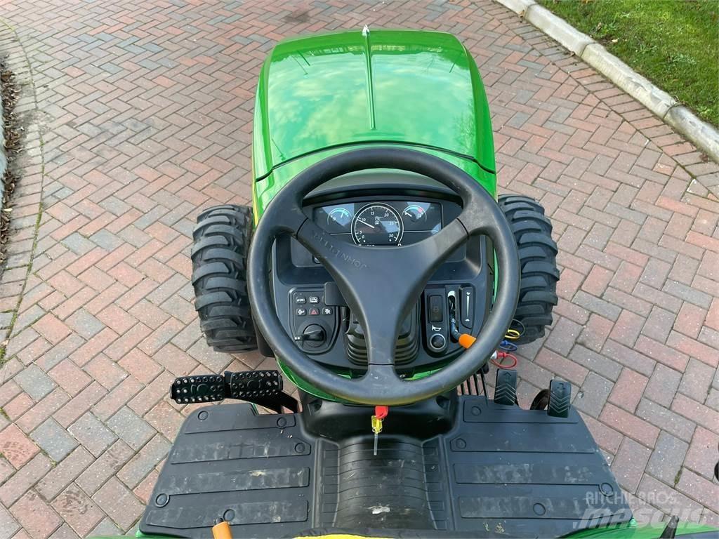 John Deere 2038R Kompakt traktorok