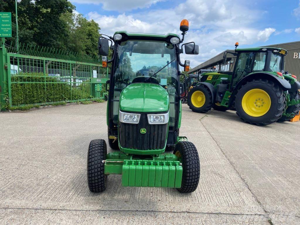 John Deere 3046R Kompakt traktorok