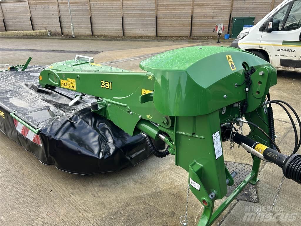 John Deere 331 Öntöző Kaszák