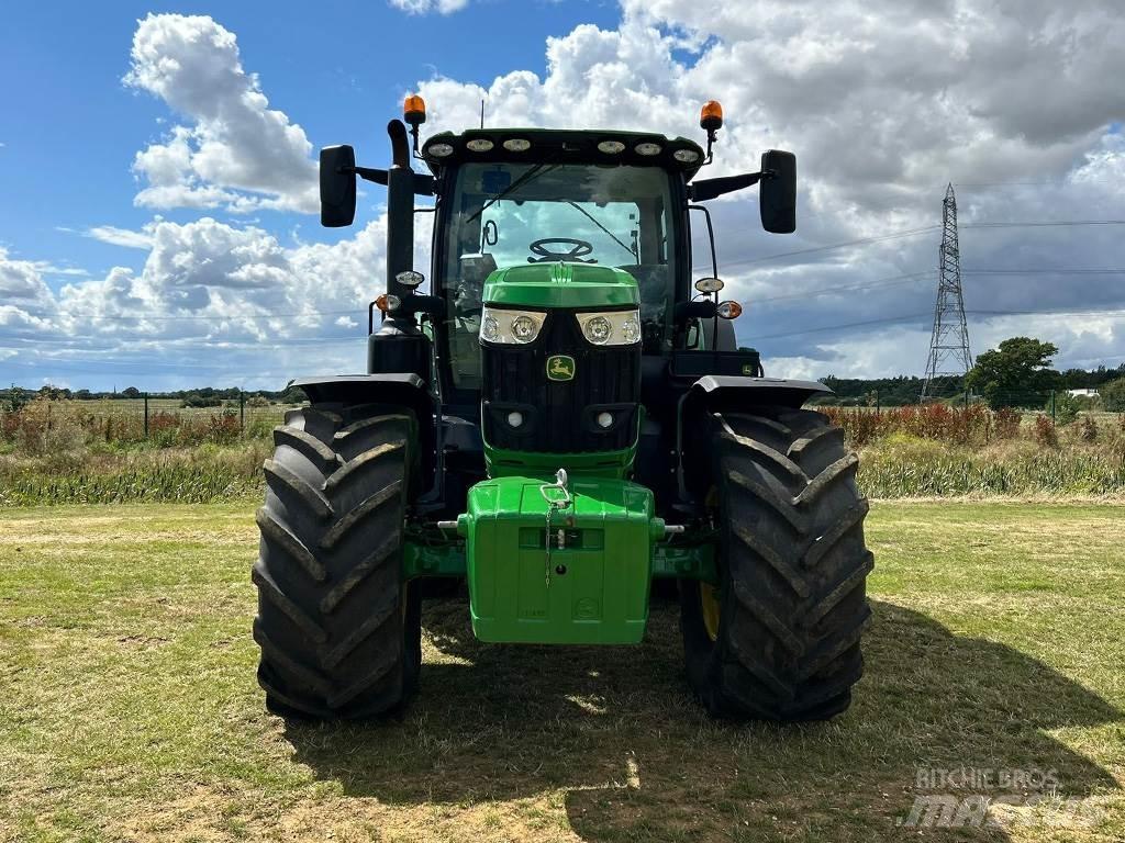 John Deere 6215R Traktorok