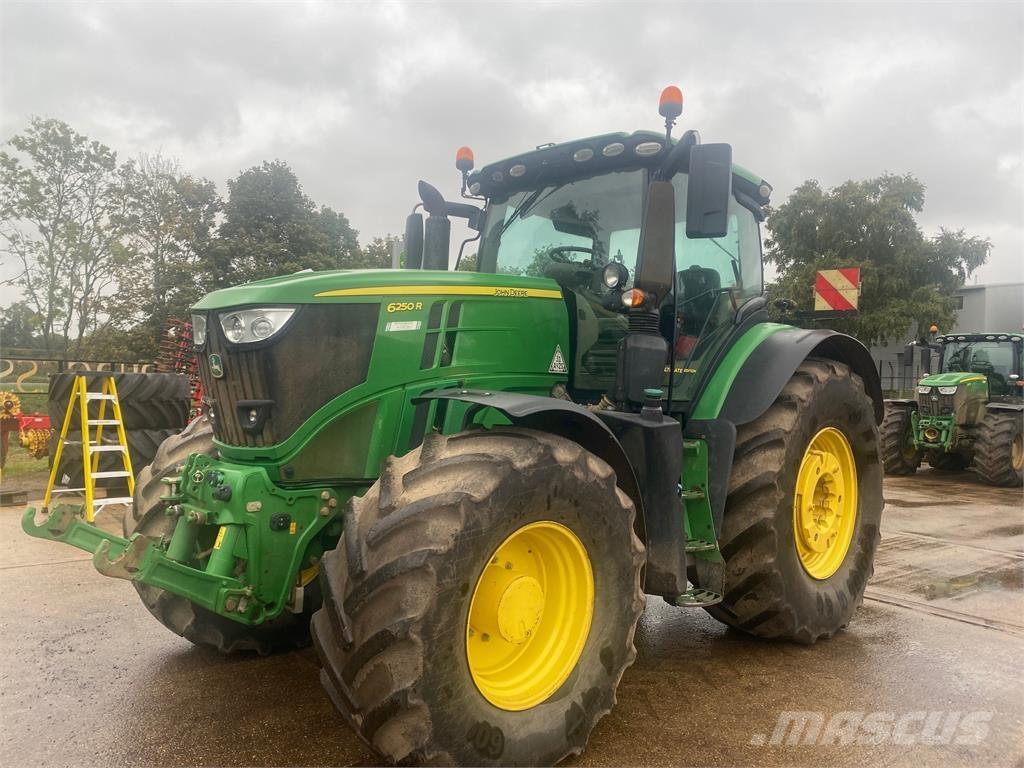 John Deere 6250R Traktorok