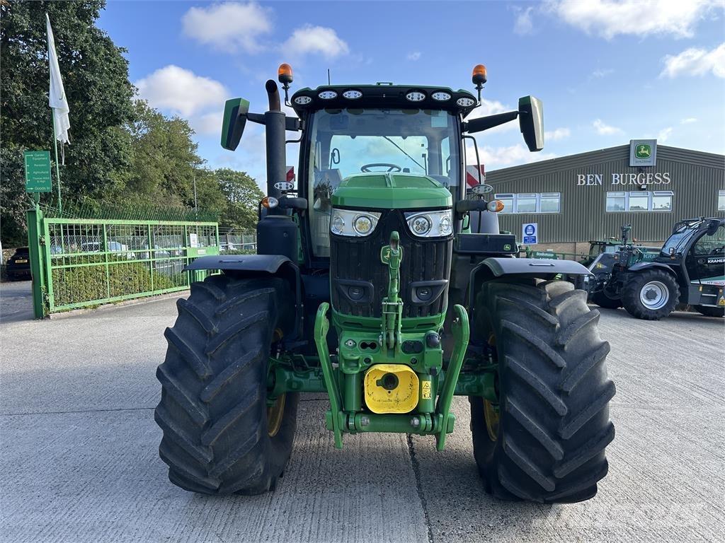 John Deere 6R215 Traktorok