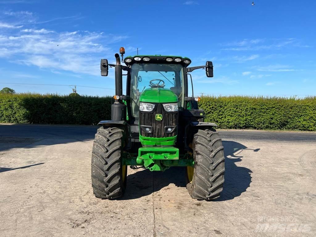 John Deere 6R215 Traktorok