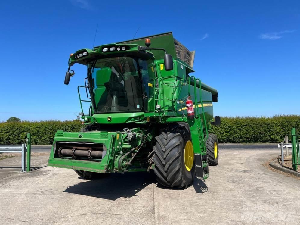 John Deere T670HM Kombájnok