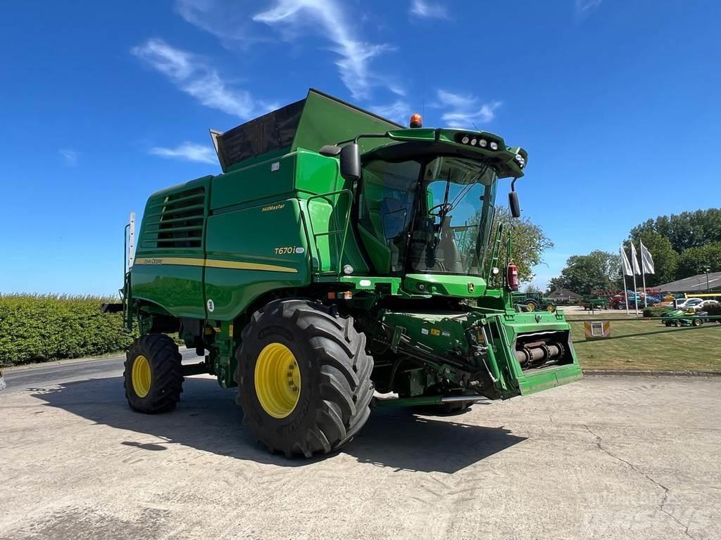 John Deere T670HM Kombájnok