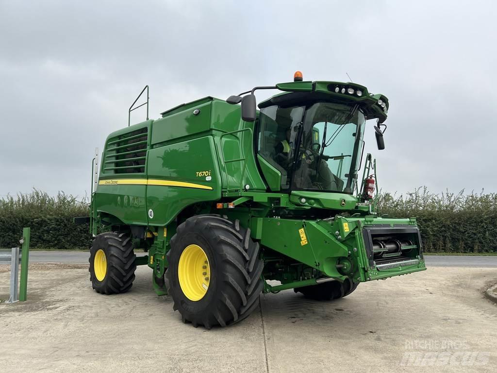 John Deere T670I Kombájnok