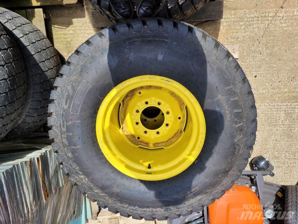 John Deere WHEELS Kompakt traktorok